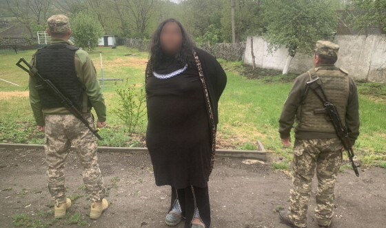 Біля кордону з Молдовою затримали 26-річного чоловіка в жіночому вбранні