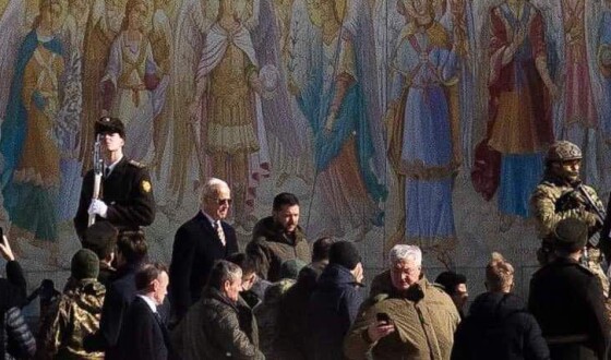 Байден в Києві на Михайлівський площі, повітряна тривога, фото, відео