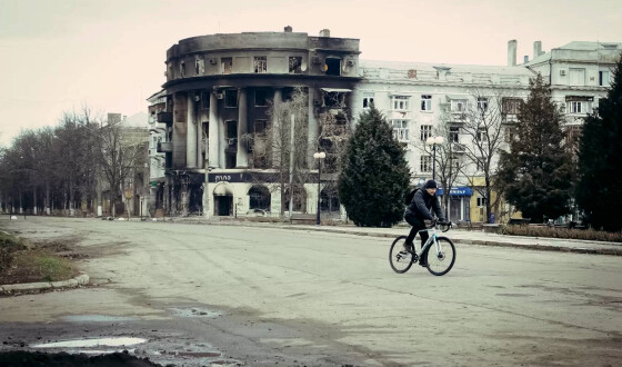 Окупанти під конвоєм виводять цивільних зі східної частини Бахмута (+відео)