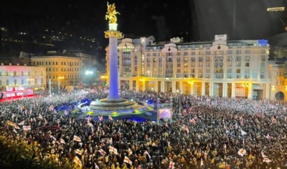 Рух Саакашвілі зібрав десятки тисяч людей на центральну площу Тбілісі