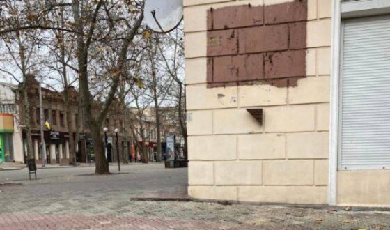 У Миколаєві демонтували меморіальну дошку Пушкіну