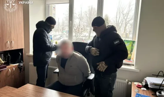 Приватний аудитор шантажував ФОПа порушеннями податкового законодавства і вимагав хабара