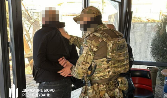 Судитимуть податківця з Буковини, який покривав збут тютюну та алкоголю без акцизних марок