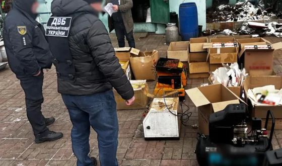 У Харкові оперативники ДВБ Нацполіції заблокували нелегальне виробництво тютюнового фальсифікату