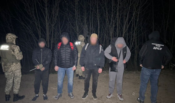 На кордоні з Молдовою прикордонники затримали провідника з «клієнтами» та організатора