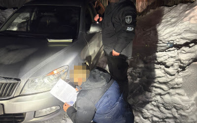 На Чернігівщині ДБР викрило посадовця ТЦК, який за хабарі впливав на рішення військово-лікарської комісії