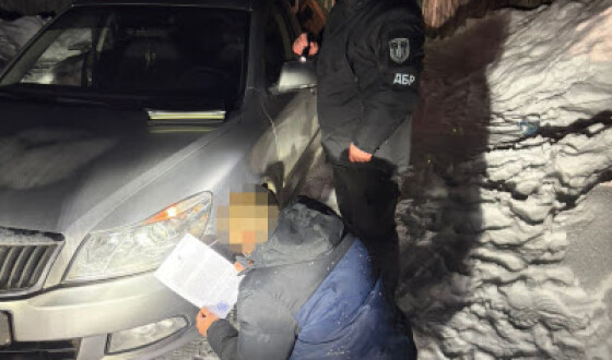 На Чернігівщині ДБР викрило посадовця ТЦК, який за хабарі впливав на рішення військово-лікарської комісії