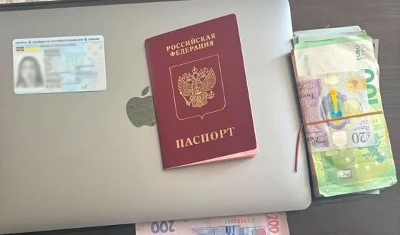 У столиці затримали громадянку рф, яка організувала схему з переправлення військовозобов’язаних з країни