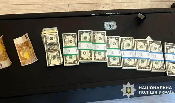 Двоє уродженців Дніпропетровщини отримали підозри за вимагання вигаданого боргу та погрози