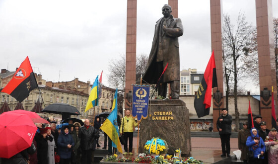 У Львові урочистості до 115-ї річниці з дня народження Степана Бандери відбулись між повітряними тривогами