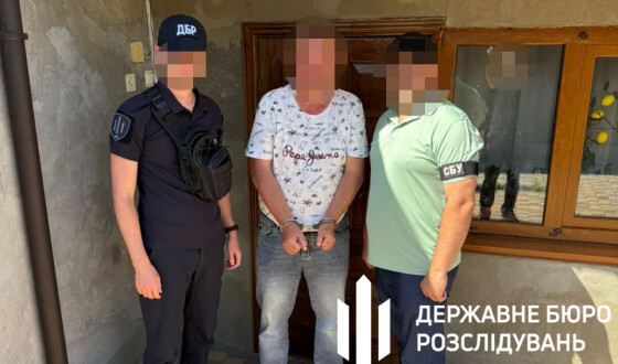 ДБР затримало батька та сина &#8211; правоохоронців, які за гроші «звільняли» чоловіків від служби в армії