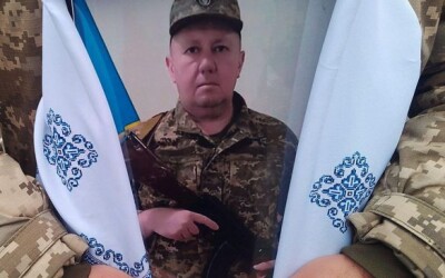 Сьогодні сумська громада попрощалась із Захисником Андрієм Барвіновим