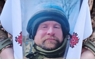 Сьогодні Сумська громада попрощалася із захисником України Миколою Липченком