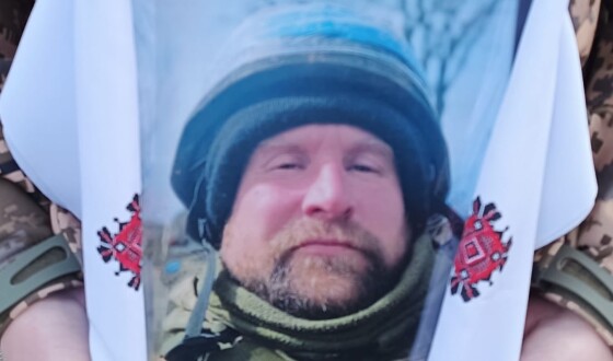 Сьогодні Сумська громада попрощалася із захисником України Миколою Липченком