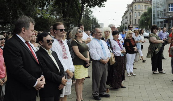 50-ліття Світового Конгресу Українців. Світла та тіні урочистостей в Україні.