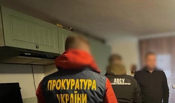 Викрито чергову схему: $3000 за фіктивні документи на виїзд за кордон