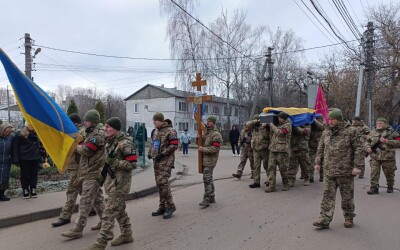 Сьогодні Сумська громада попрощалася з мужнім Захисником України Андрієм Слюсаренком