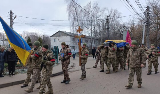 Сьогодні Сумська громада попрощалася з мужнім Захисником України Андрієм Слюсаренком