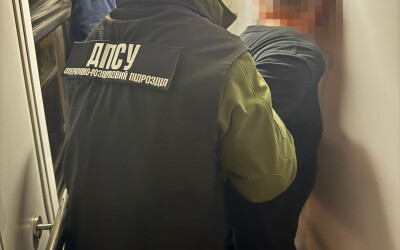 Прикордонники викрили тур до Європи в ніші для ковдр