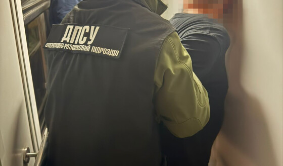 Прикордонники викрили тур до Європи в ніші для ковдр