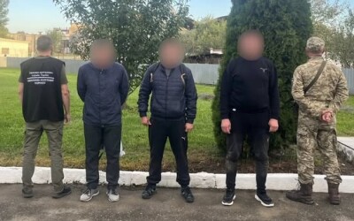 Прикордонники зупинили трьох порушників за 200 метрів до державного рубежу