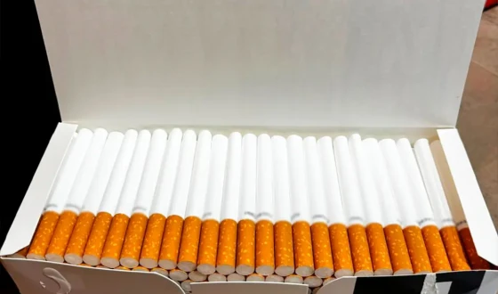 «Сімейний підряд» на тютюні: Нацполіція викрила нелегальне виробництво безакцизних цигарок на Харківщині