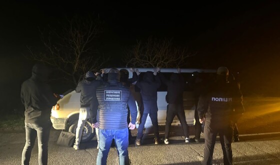 Прикордонники затримали організатора переправлення осіб через кордон, пособника та трьох «клієнтів»