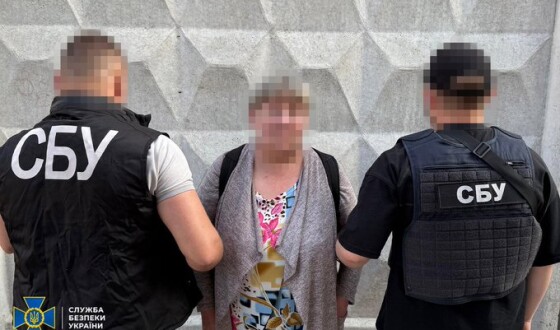СБУ затримала коригувальницю, яка наводила удари рф по Хмельниччині та виготовляла вибухівку для терактів