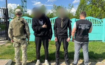 Прикордонники Мукачівського загону затримали двох порушників кордону та їхнього переправника