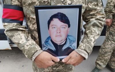 Сьогодні Сумська громада попрощалась із Захисником Денисом Олійниковим