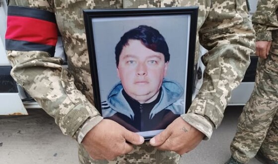Сьогодні Сумська громада попрощалась із Захисником Денисом Олійниковим
