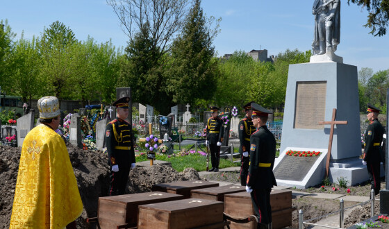 У Бродах перепоховали останки жертв Другої світової війни