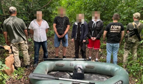 Відплив скасовано: на Вінниччині прикордонники затримали групу порушників на човні