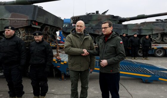 Денис Шмигаль та Матеуш Моравецький зустріли в Україні перші танки Leopard 2, надані Польщею, фото