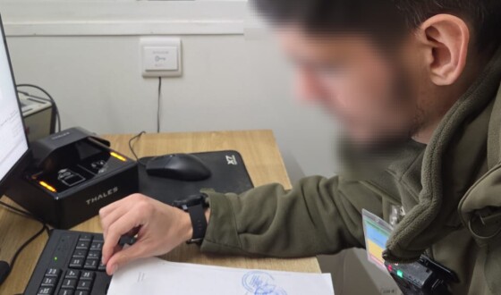 На кордоні зі Словаччиною викрили двох киян, які вдавали з себе багатодітних батьків