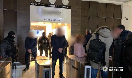Котеджі на землях стратегічного значення вздовж Київської дамби: за махінації затримали засновника інвесткомпанії та ще трьох спільників ОЗГ