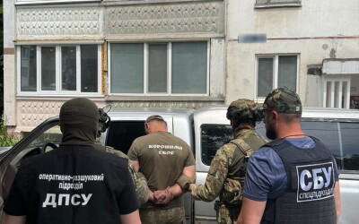 У Хмельницькому затримали ділка, який організовував незаконні переправлення громадян через кордон