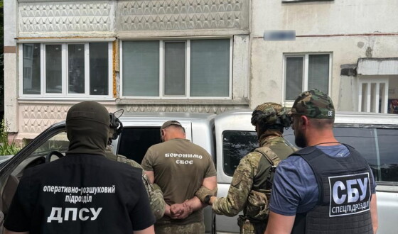 У Хмельницькому затримали ділка, який організовував незаконні переправлення громадян через кордон