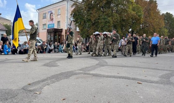 У Первомайську Миколаївської області 4 жовтня 2024 року попрощались з командиром батальйону дезертирів, які здали Вугледар