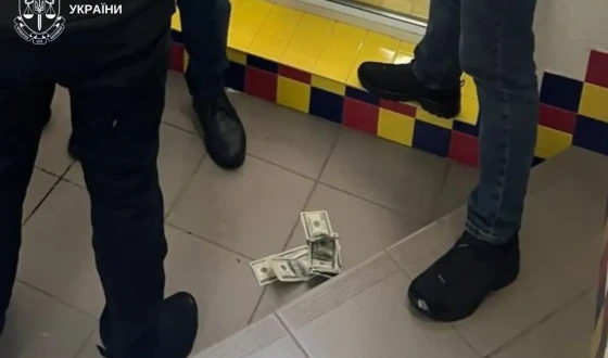 Хабарникові з Бердичівської міськради повідомлено про підозру за 5500 доларів США