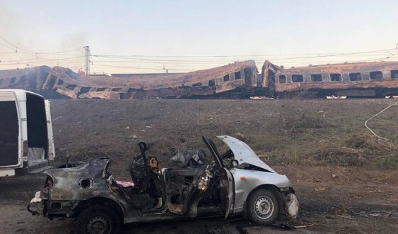 Результат попадання російської ракети в станцію Чаплине (фото)