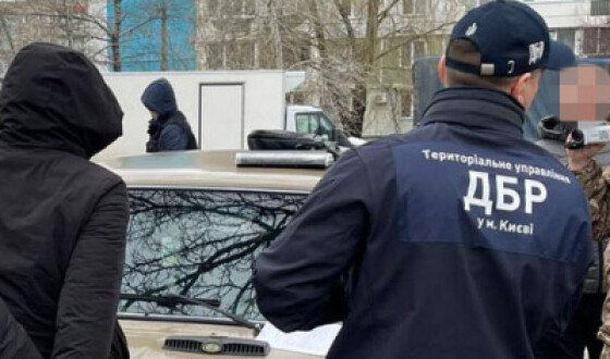 ДБР затримало правоохоронця в Черкасах, який за гроші «відмазував» чоловіків від військової служби