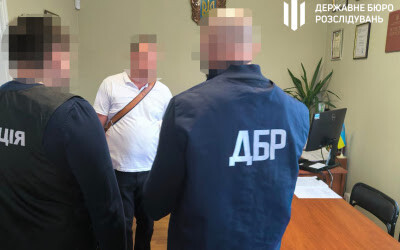 ДБР викрило керівника Центральної держустанови України на системному вимаганні грошей з підлеглих
