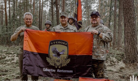 61-а Окрема Механізована Степова бригада отримала почесний червоно-чорний прапор