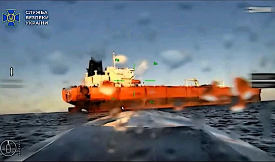 Морські дрони СБУ уразили танкери «тіньового флоту» рф «Louise 1» та «Banda» у Чорному морі (відео)