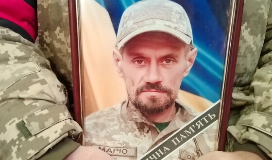 Вчора сумська громада прощалася із солдатом Олександром Троманом (фото)