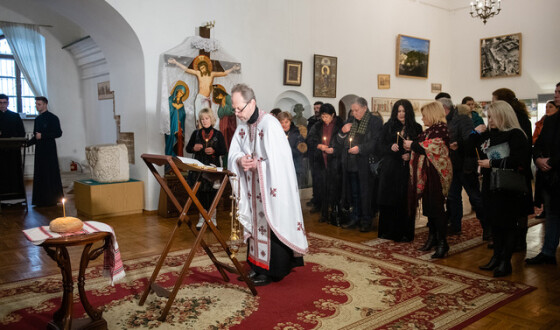 Як Анжеліка Рудницька, Оксана Білозір та Володимир В’ятрович пекли хліб в Софії Київській