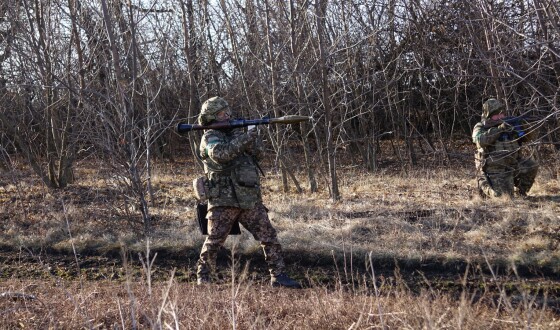 Бої за Бахмут тривають, прикордонники знешкодили 24 загарбників