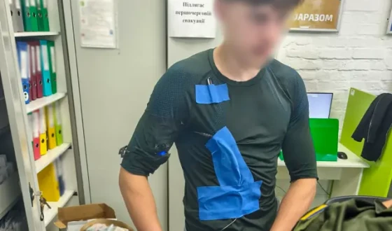 Шпигунське обладнання замість знань: на Рівненщині Нацполіція викрила братів-близнюків, які допомагали «здавати» іспити з водіння
