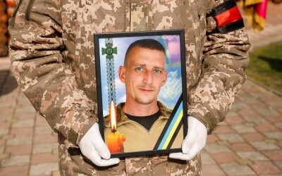 На Закарпатті провели в останню дорогу полеглого за Україну прикордонника Ростислава Ганчака